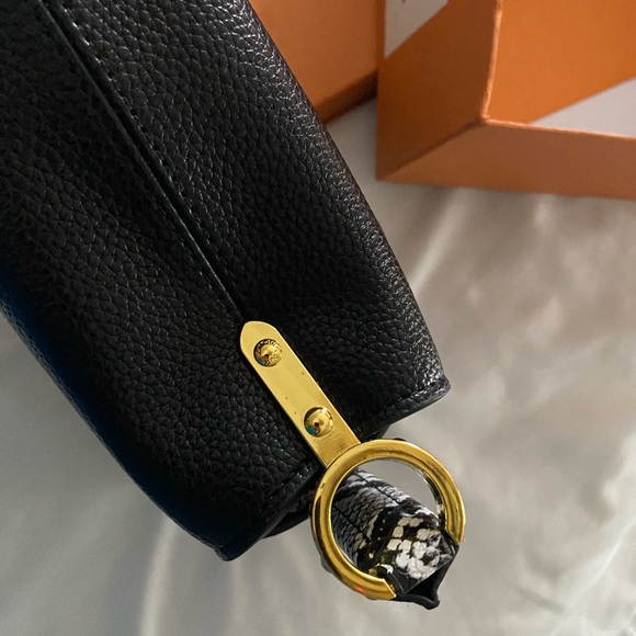 Beautiful designer bag.. get it now - Picture 2 of 4